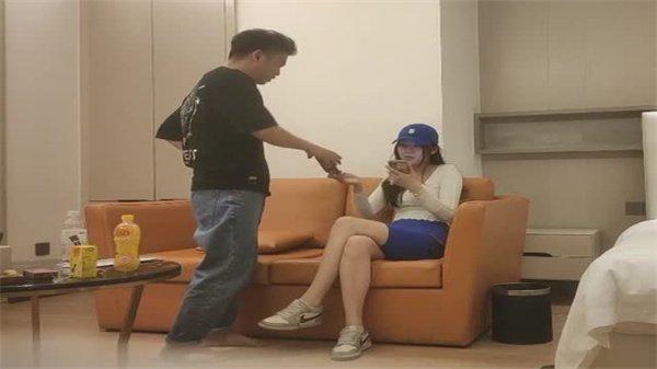 美女露出强行被男生揉小作文-HD1080P在线影院观看